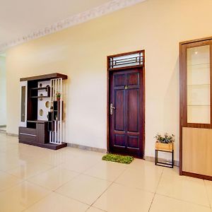Oyo 93838 Delia Inn Syariah